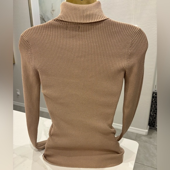Tan Sweater shirt long neck nude woman size medium - Picture 5 of 5
